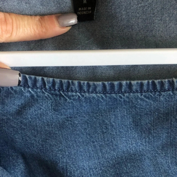 Ann Taylor women’s Chambray Denim blouse sz M - Picture 3 of 3